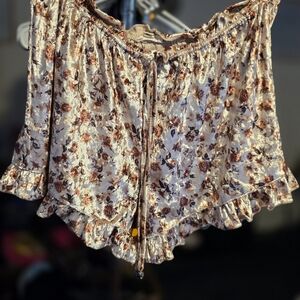 New Womens POL Cream Ruffle Shorts